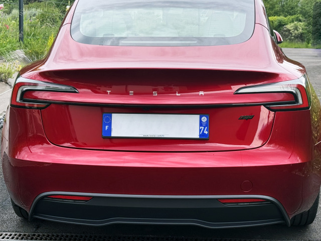 Baguette de coffre noire compatible avec Tesla Model 3 Highland après 092024